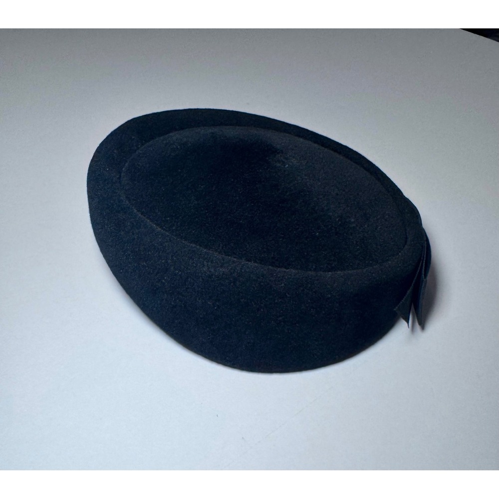 Vintage Women's Black Velour Pillbox Hat Feminine Whimsical Size 23 - Picture 3 of 5